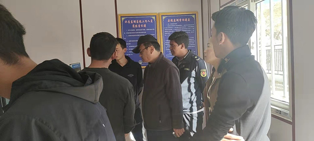 10月21日城管局、環(huán)保局及住建局局長(zhǎng)蒞臨我廠謝通門污水處理廠檢查運(yùn)行情況及了解整改階段。